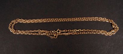 null Long gold chain (18K). Weight: 19.2 g
Length: 63 cm