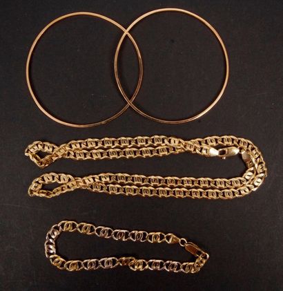 null Lot de bijoux en or composé de 2 bracelets jonc (diam: 6,5 cm), 1 bracelet (21...