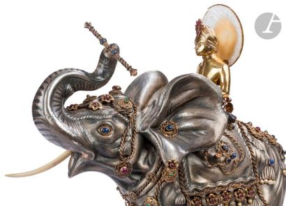 null Sculpture en argent 925 ‰ figurant un éléphant au naturel portant un sceptre...