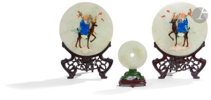 null CHINE - XXe siècle
Paire d’écrans de table ronds en néphrite, malachite, turquoise...