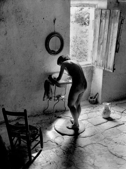 null Willy Ronis (1910-2009)Le nu provençal. Gordes, 1949. 
Silver print (1985),...