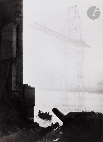 null Marcel Bovis (1904-1997) 
Marseille. Le pont transbordeur, 1945. 
Épreuve argentique...