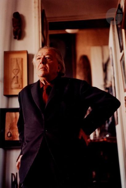 null Gisèle Freund (1908-2000)
André Breton, rue Fontaine. Paris, c. 1960.
Épreuve...