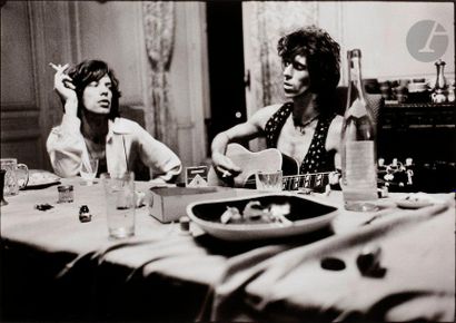 null Dominique Tarlé (1948) 
Mick Jagger & Keith Richards. Salle à manger, Villa...