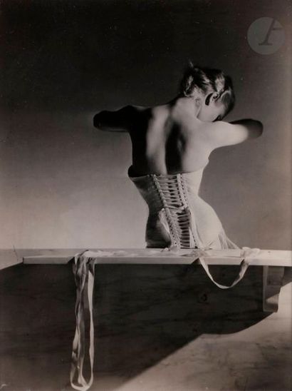 null Horst P. Horst (1906-1999)
Mainbocher Corset. Paris, 1939. 
Épreuve argentique...