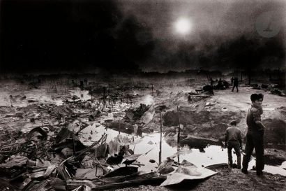 null Christine Spengler (1945)
Le bombardement de Phnom Penh. Février 1974. 
Épreuve...