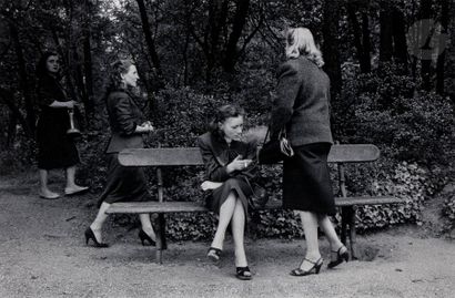 null Frank Horvat (1928)
Prostituées du Bois de Boulogne. Paris, 1956.
Épreuve pigmentaire...