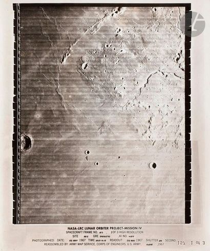null NASA
Lunar Orbiter Project. Mission 4, 22 mai 1967.
Surface lunaire.
Trois (3)...