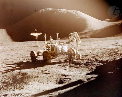 null NASA - David Scott
Apollo 15, août 1971. 
James Irvin et le rover devant le...