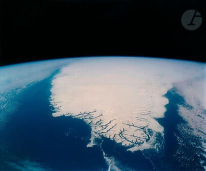 null NASA 
Mission STS-45, Atlantis, 1992.
Vue de la Terre. 
Le Groënland depuis...