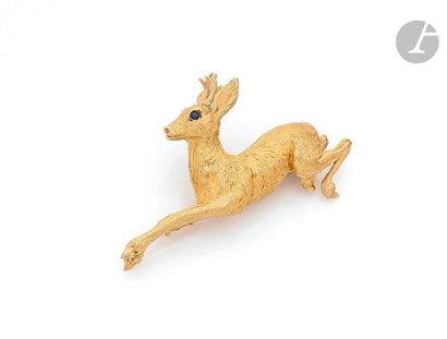 null JEAN ÉTÉBroche-clip in
chased 18K (750) gold representing a leaping deer, the...