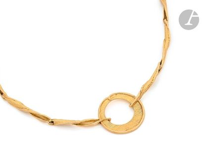 null Necklace in textured and guilloché 18K (750) gold, articulated with crumpled...