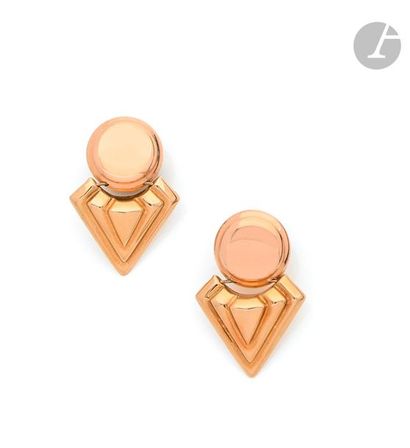 null Pair of earrings in two tones of 18K (750) gold, each formed by a circle and...