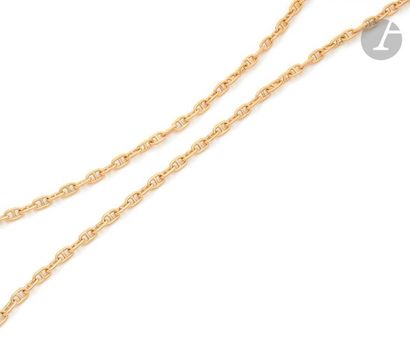 null Long 18K (750) gold chain, articulated with marine links.
Length:
about
81 cm
.

Weight:...