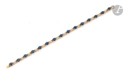null 18K (750) gold bracelet, articulated with 15 oval-shaped sapphires joined by...