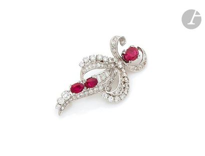 null Spray brooch-pendant in gold 18K (750), set with 3 oval shaped rubies, set with...