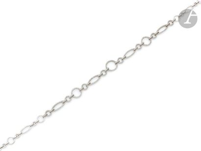 null Necklace in 18K (750) white gold, articulated with rounded or oval links, those...
