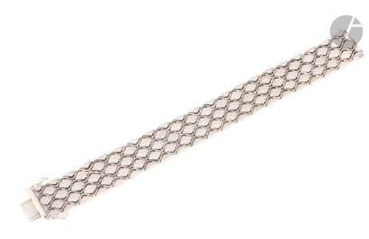 null Bracelet ruban en or gris 18K (750) articulé de petits maillons losangiques...