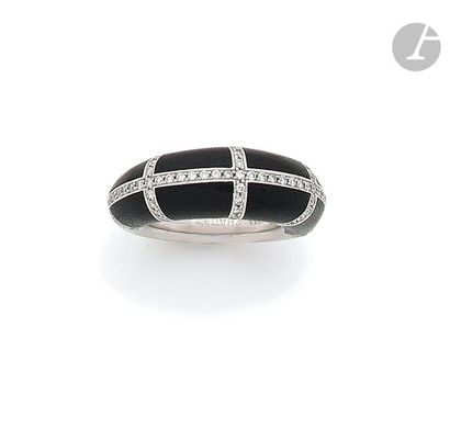 null CHAUMETA
curved
ring in
18K (750) white gold, set with ebony in crosses set...