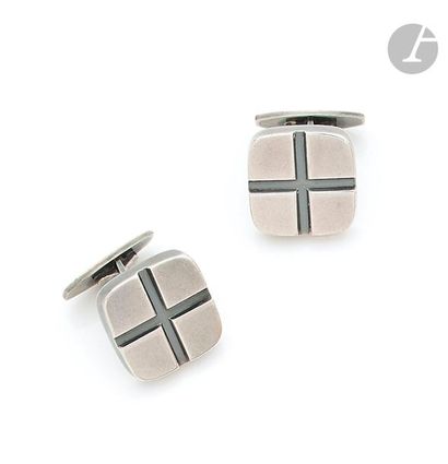 null Pair of silver cufflinks each forming a square with a cross. Numbered. Danish...