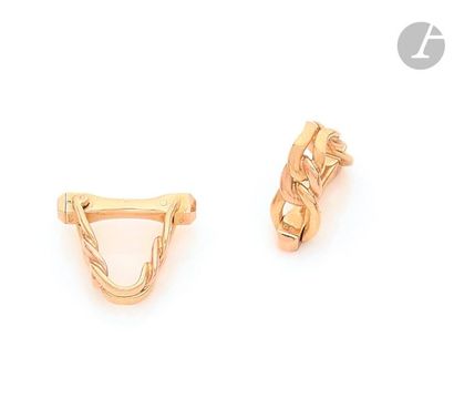 null Pair of 18K (750) gold cufflinks knotted. French work from the 1970's
. Weight:...