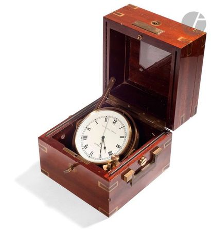 null VAN CLEEF & ARPELS. Circa 1970Gilt
metal desk
clock
in a wooden case inspired...