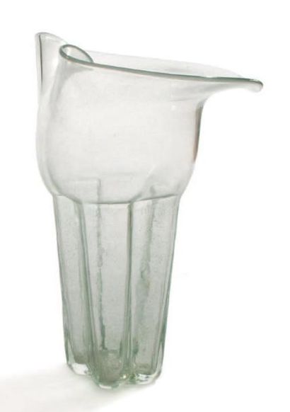 Mieke GROOT (née en 1949) Vase de forme libre vert d'eau. Signé, numéroté 14/100...