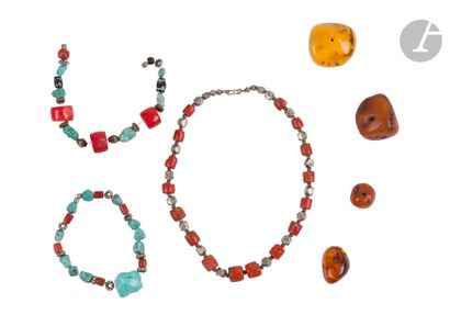 null Lot de bijoux ethniques, Tibet, XXe siècle :
- 1 collier argent et perles de...