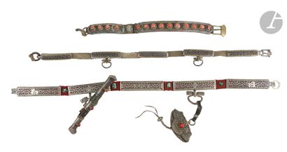 null Trois ceintures, Tibet, XIXe - XXe siècle
- L’une constituée de cinq plaques...