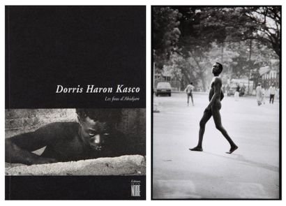 Haron Kasco, Doris (né en 1966) Les fous d'Abidjan. Revue Noire, Paris, 1994. In-12...