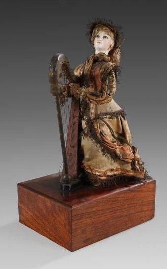 null «La joueuse de harpe». Vichy, France, vers 1875. Mécanisme d'horlogerie placé...