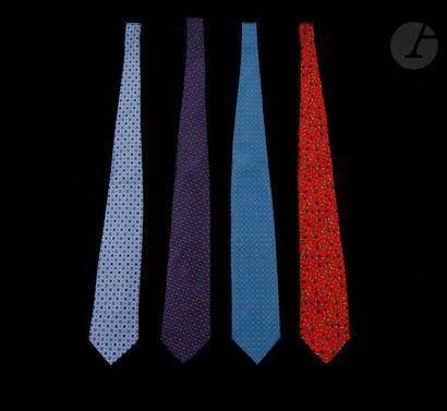 null MARINELLA, 4 cravates en soie à décor de fleurs sur fond bleu ou rouge.

Bon...