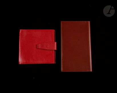 null LC Paris. Red leather CD holder (box)

A brown leather card case is include...