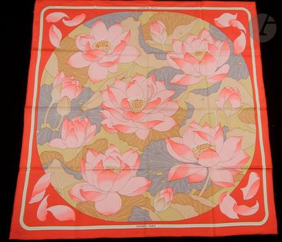 null HERMES square, "Lotus flowers", yellow background, orange border.

Small spots...
