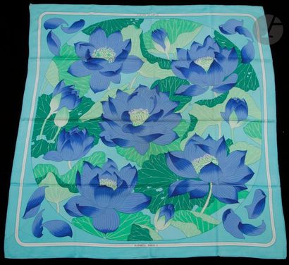 null HERMÈS square, "Lotus flowers", turquoise background, turquoise surround.

Very...