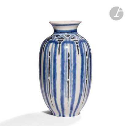 null LÉON JOUHAUD (1874-1950
)Geometric motifsImportant
baluster vase with flared...