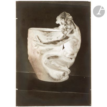 null ARCHIVES RENÉ LALIQUE (1860-1945
)The Woman, the Female Body, the Branches,...
