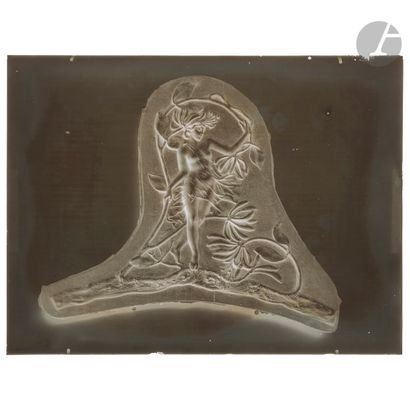 null ARCHIVES RENÉ LALIQUE (1860-1945
)The Woman, the Female Body, the Branches,...