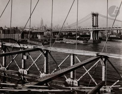 null *Mario De Biasi (1923-2013)
Pont de Brooklyn. New York, 1955.
Épreuve argentique...