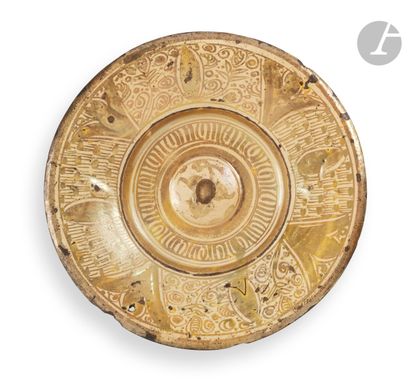  Hispano-Moorish lustre dish, Spain, Manises, probably 16th centuryCircular earthenware...