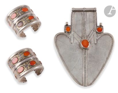 null Azyk back ornament and pair of bilezik bracelets, Turkmenistan, Yomud, 20th...