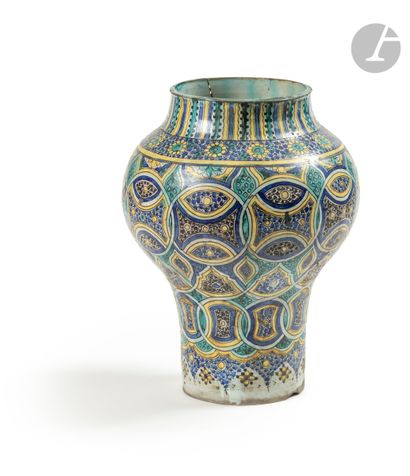 null Large khabbiya jar, Morocco, early 20th
centuryEarthenware with painted decoration...