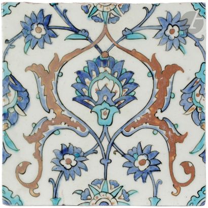  Paire de carreaux à décor de palmettes dans le style d’Iznik, Turquie ottomane,...