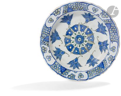 null 
Tabak dish with palm decoration, Ottoman Turkey, Iznik, circa 1570-90

A siliceous...