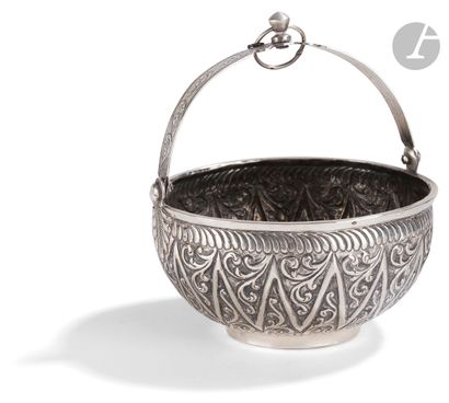  Petit bol de hammam en argent, Algérie ottomane, XIXe siècle De forme hémisphérique...