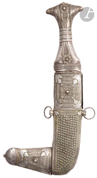 null Small jambiyya dagger, Arabian Peninsula, 19th / 20th
centuryBent
blade
with...