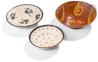  Set of three bowls, Eastern Iran, Nishapur, 10th centuryClay ceramic bowls with...