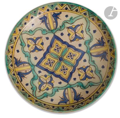 null Large tobsil dish decorated with a four-lobed rosette, Morocco, early 20th century...