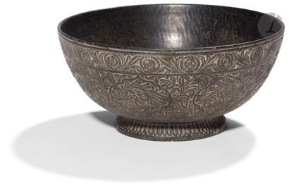  Rare stone bowl with carved birds, Iran qajar, 19th centuryBlack stone bowl with...