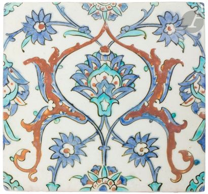  Paire de carreaux à décor de palmettes dans le style d’Iznik, Turquie ottomane,...